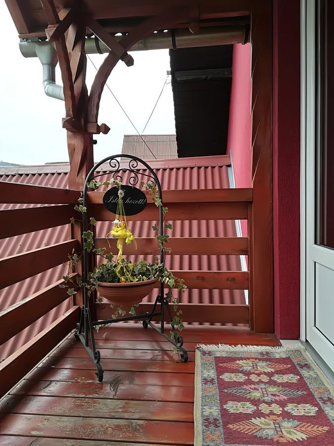 Nárcisz B&B Corund  Exterior foto
